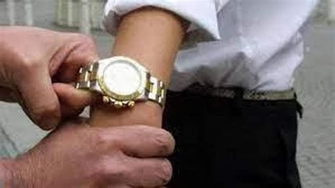 bari sequestro negozio rolex contraffatti|Vendevano Rolex rubati, due arresti a Bari. Le indagini .